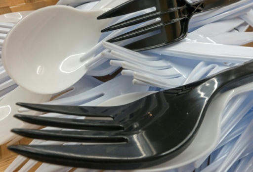 Vaisselle réutilisable : le gouvernement menace les mauvais élèves de la restauration rapide