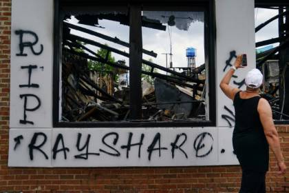 Un nouveau drame à Atlanta ravive la colère des manifestants antiracisme.jpg Un nouveau drame à Atlanta ravive la colère des manifestants antiracisme.jpg