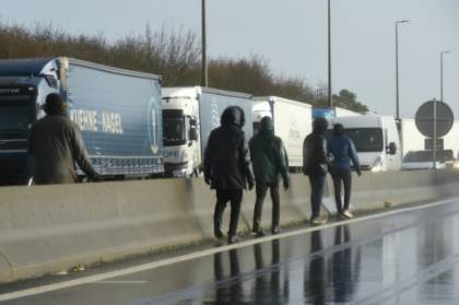Nouvelle journée d'embolie du trafic transmanche autour de Calais.jpg Nouvelle journée d'embolie du trafic transmanche autour de Calais.jpg