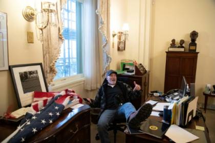 Complotistes, pro-armes, néonazis, qui sont les émeutiers du Capitole.jpg