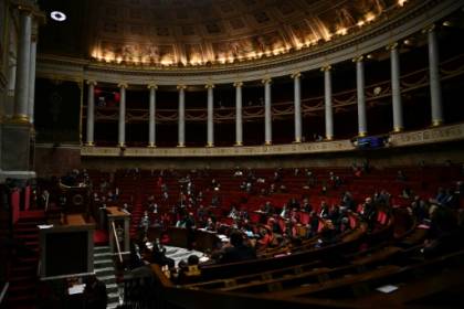 devant les députés.jpg