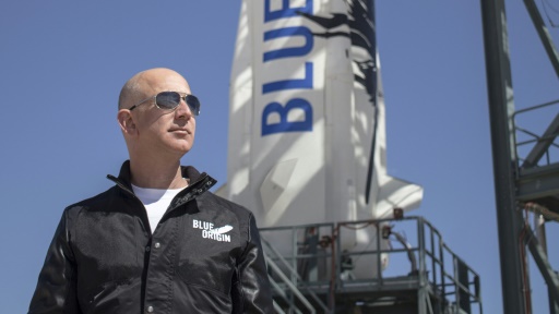 A bord de sa fusée, Jeff Bezos va s'envoler à son tour vers l'espace