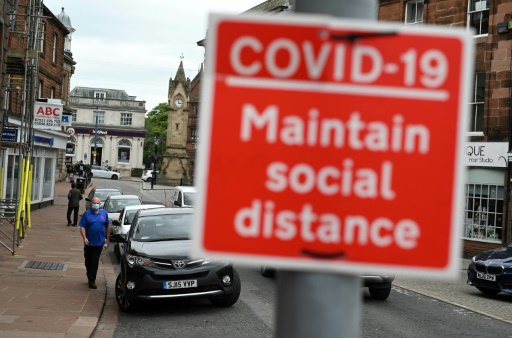 Covid : en Angleterre, les vaccinés ont trois fois moins de chances d'être positifs