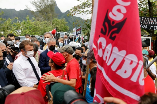 Essais nucléaires : Macron s'engage à la "transparence"