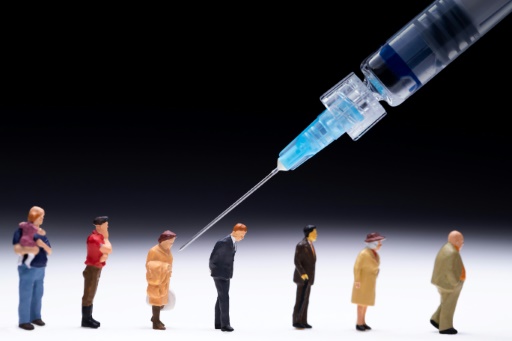 Le cap des 40 millions de primo-vaccinés franchi, annonce Macron qui appelle à "continuer"