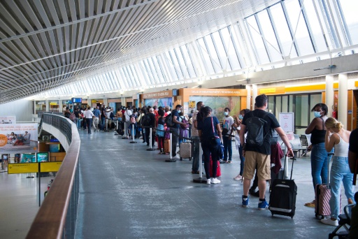 Covid : l'exécutif face à une "situation sans commune mesure" aux Antilles