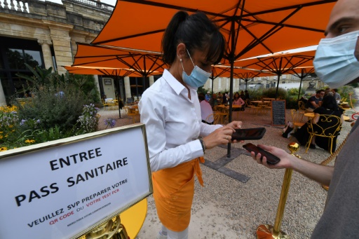Après leurs clients, le pass sanitaire obligatoire au travail pour certains salariés