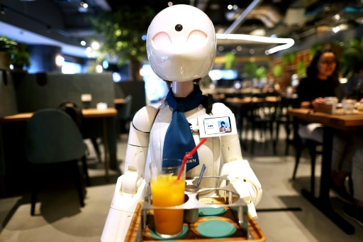 Handicap : à Tokyo, un café avec des robots fait le pari de l'inclusion