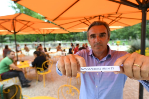 La Gironde expérimente un pass sanitaire sous forme de "bracelet"