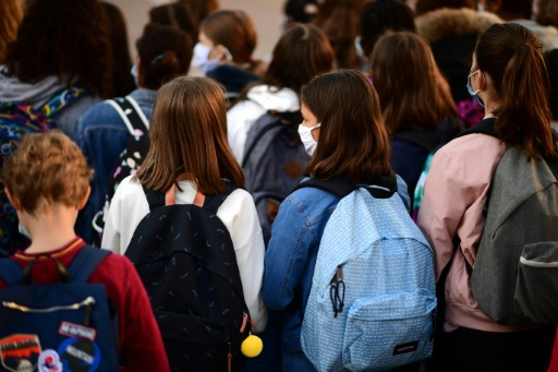 Nouvelle rentrée sous le signe du Covid pour des millions d'élèves