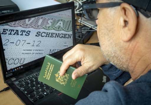 Expulsions : la France met la pression sur le Maghreb