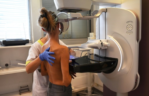Cancer du sein : un nouveau traitement disponible en France pour "gagner des mois de vie"