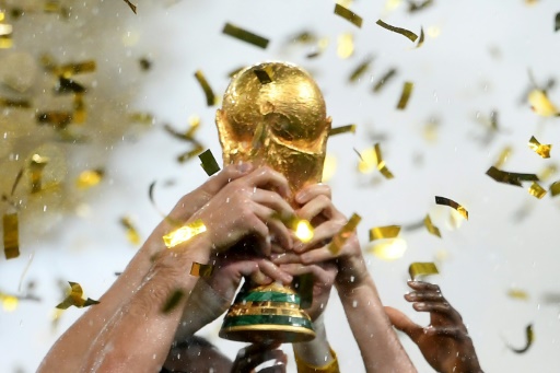 La Fifa vante les retombées d'un Mondial biennal
