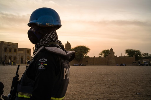 Huit ans après leur arrivée triomphale, les soldats français quittent Tombouctou
