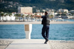 A Marseille, des CRS surveillent une crique pour éviter les incivilités