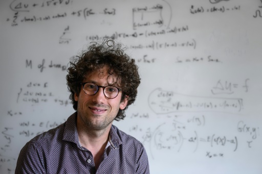 Quatre mathématiciens remportent la médaille Fields, dont le Français Hugo Duminil-Copin