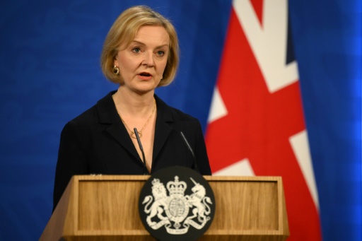 En pleine lutte pour sa survie politique, Liz Truss face à un test au Parlement