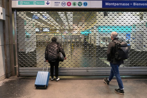 Retraites : les opposants engagent l'épreuve de force dans la rue