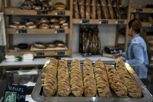 "Tout a augmenté" : près de Paris, une boulangerie face à l'inflation
