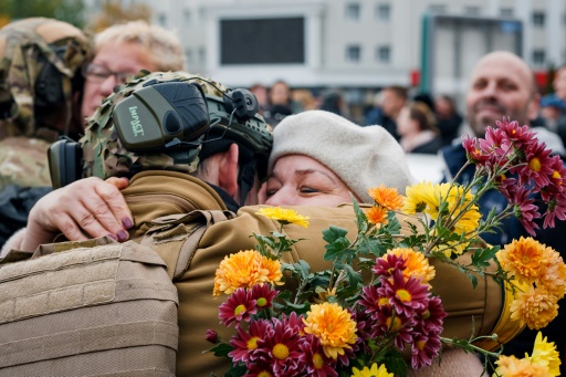 Ukraine : Zelensky accuse les Russes "d'atrocités" à Kherson