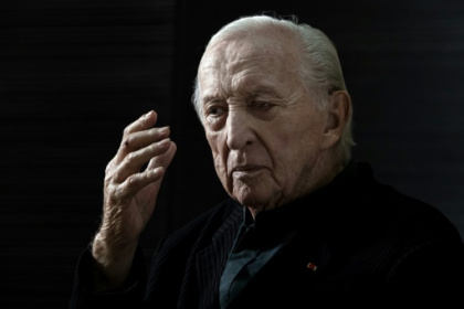Pierre Soulages, le peintre qui, du noir, faisait jaillir la lumière.jpg Pierre Soulages, le peintre qui, du noir, faisait jaillir la lumière.jpg