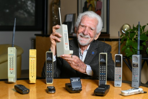 Levez les yeux de votre téléphone portable, implore son inventeur, cinquante ans après