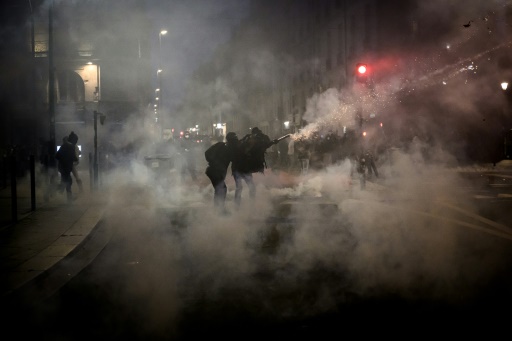 Pour l'exécutif, au Parlement comme dans la rue, la bataille des retraites s'accélère