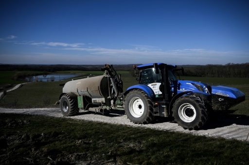 Nouvel or noir : quand le tracteur carbure grâce aux bouses de vache