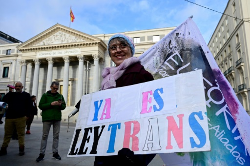L'Espagne adopte une loi permettant de changer librement de genre dès 16 ans