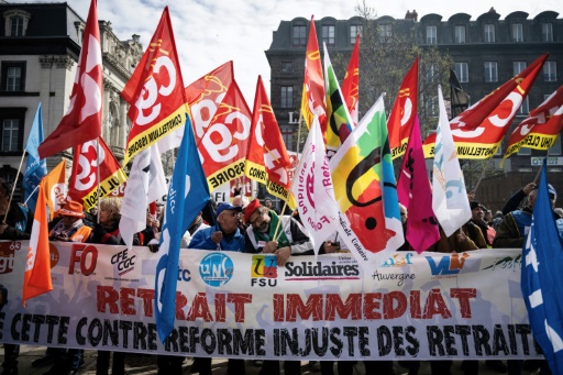Retraites : les syndicats invités à Matignon, nouvelle mobilisation le 6 avril