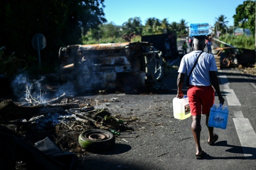 Aux Antilles "un parcours de vie entravé dans l'accès aux droits", selon la Défenseure des droits