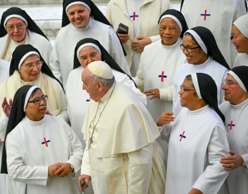 Entre progrès et "plafond de verre", la lente émergence des femmes au Vatican
