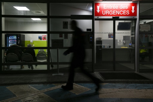 Hôpital : aux urgences, un début d'été sur le fil