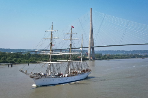 L'Armada de Rouen ouvre sa 8e édition sous le soleil, la foule au rendez-vous