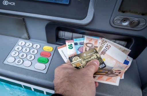 Le cash décline mais fait de la résistance, selon la Banque de France