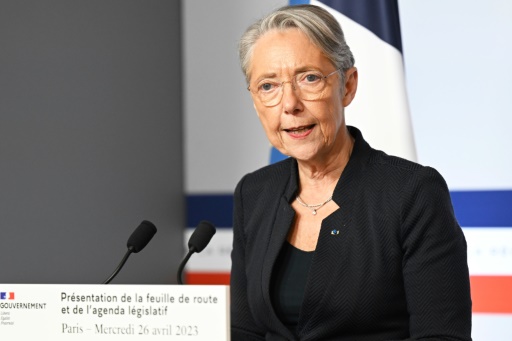 Borne livre une feuille de route détaillée, mais doit reporter la loi immigration