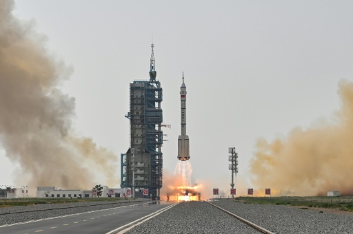 La Chine envoie dans l'espace son premier astronaute civil