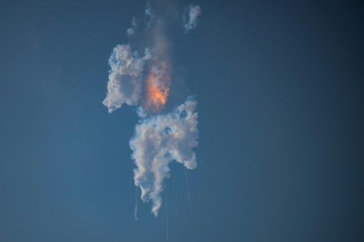 Starship, la plus grande fusée du monde, explose en vol après son premier décollage