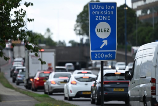 A Londres, l'extension controversée de la taxe pour véhicules polluants entre en vigueur