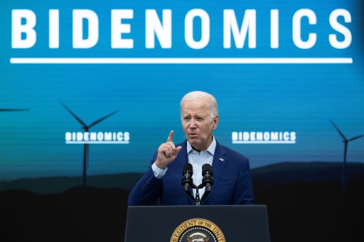 Biden limite les investissements dans les technologies, la Chine proteste