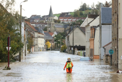 une décrue partielle mais le ciel scruté avec inquiétude.jpg une décrue partielle mais le ciel scruté avec inquiétude.jpg