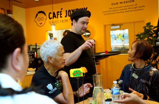A New York, un café français offre un emploi aux personnes autistes et trisomiques