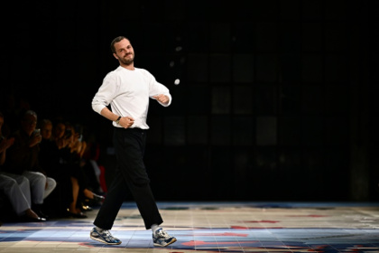 Le créateur Matthieu Blazy sur le podium du défilé Bottega Veneta lors de la Fashion Week Femme Printemps/Été 2024, le 23 septembre 2023 à Milan Le créateur Matthieu Blazy sur le podium du défilé Bottega Veneta lors de la Fashion Week Femme Printemps/Été 2024, le 23 septembre 2023 à Milan