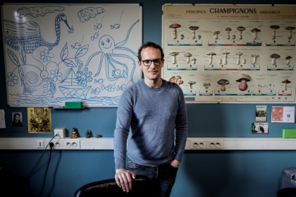Le Dr Jérôme Langrand, chef du centre antipoison à l'hôpital Lariboisière-Fernand Widal (AP-HP) à Paris, le 19 décembre 2024 Le Dr Jérôme Langrand, chef du centre antipoison à l'hôpital Lariboisière-Fernand Widal (AP-HP) à Paris, le 19 décembre 2024