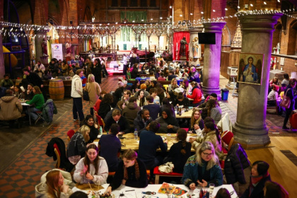 Des Londoniens participent au "Offline Club" dans le nord de Londres, le 12 février 2025 Des Londoniens participent au "Offline Club" dans le nord de Londres, le 12 février 2025