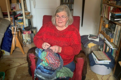 L'Allemande Renate Krause, 71 ans, chez elle à Kiel, dans le nord de l'Allemagne, le 7 février 2025 L'Allemande Renate Krause, 71 ans, chez elle à Kiel, dans le nord de l'Allemagne, le 7 février 2025