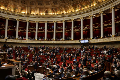Les députés ont adopté une proposition de loi des écologistes qui instaure un impôt plancher de 2% sur le patrimoine des "ultra- riches", inspirée d'une proposition de l'économiste Gabriel Zucman Les députés ont adopté une proposition de loi des écologistes qui instaure un impôt plancher de 2% sur le patrimoine des "ultra- riches", inspirée d'une proposition de l'économiste Gabriel Zucman