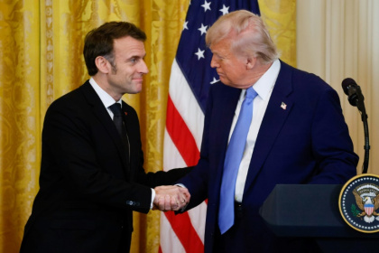 Les présidents français Emmanuel Macron et américain Donald Trump, le 24 février 2025 pendant un conférence de presse conjointe à Washington Les présidents français Emmanuel Macron et américain Donald Trump, le 24 février 2025 pendant un conférence de presse conjointe à Washington