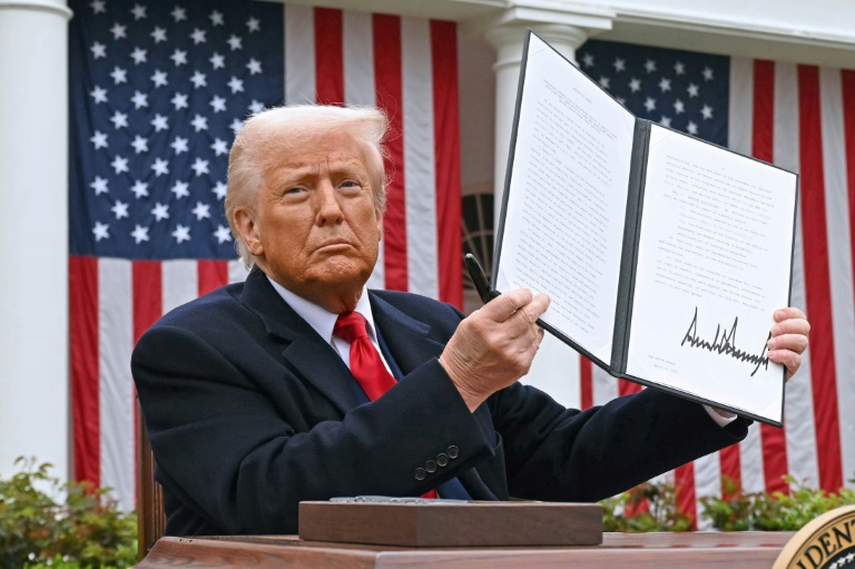 Trump déclare la guerre commerciale au monde en pilonnant l'Asie et l'Europe