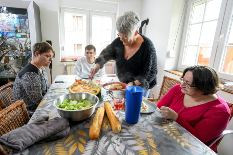Apporter "amour et sécurité", le quotidien des accueillants familiaux
